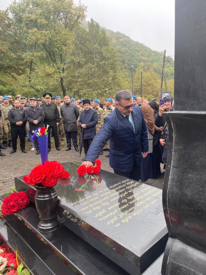 Novruz Aslanov şəhid ailələrini ziyarət etdi - FOTOLAR Novruz Aslanov şəhid ailələrini ziyarət etdi - FOTOLAR
