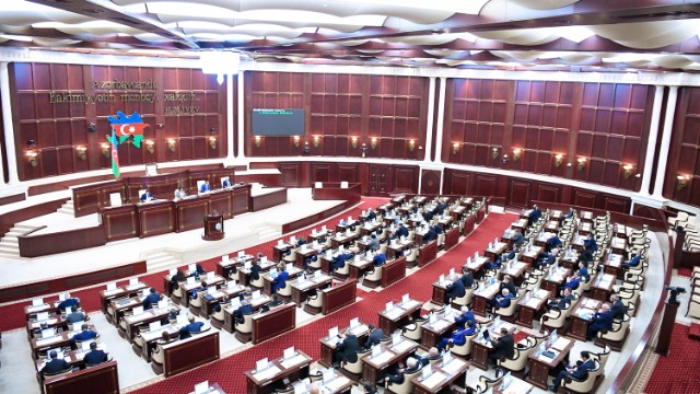 12 deputata yeni vəzifə verildi
