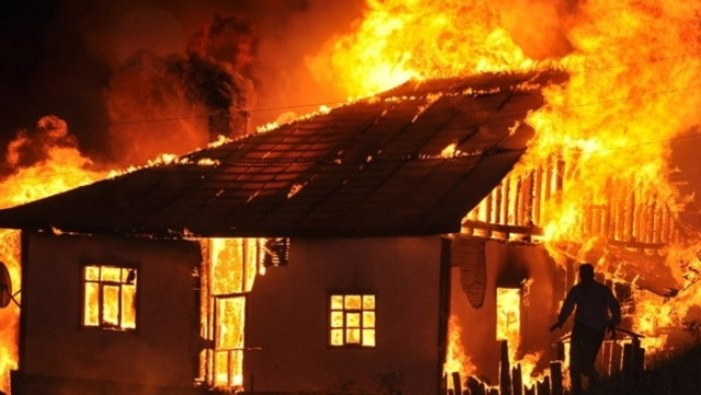 Füzulidə 3 otaqlı ev yandı
