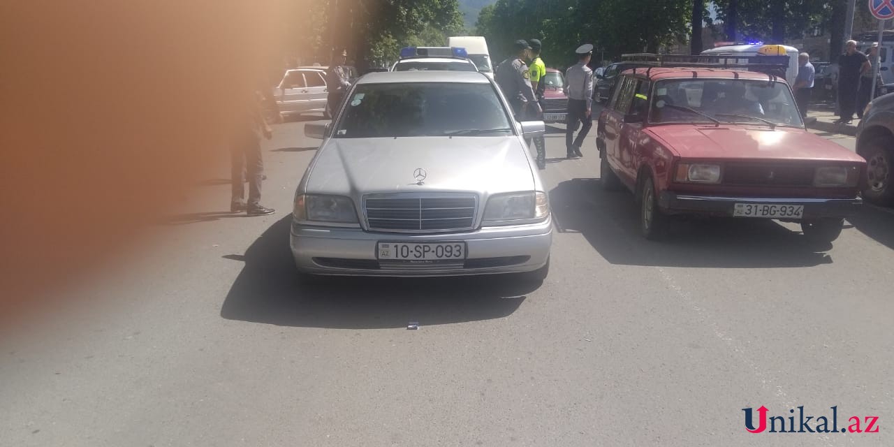 İsmayıllıda avtomobil ana və uşağı vurdu