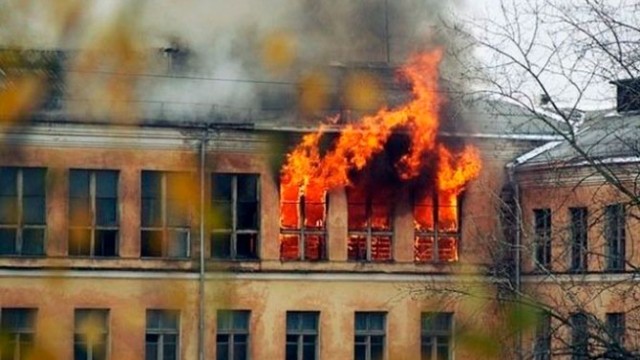 Mingəçevirdə orta məktəb binası yandı