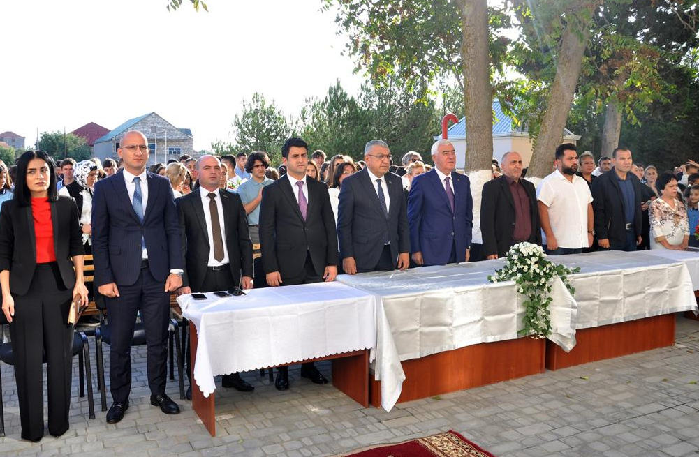 Pirallahı rayonunda “Bilik günü” münasibətilə tədbirlər keçirildi - FOTOLAR Pirallahı rayonunda “Bilik günü” münasibətilə tədbirlər keçirildi - FOTOLAR