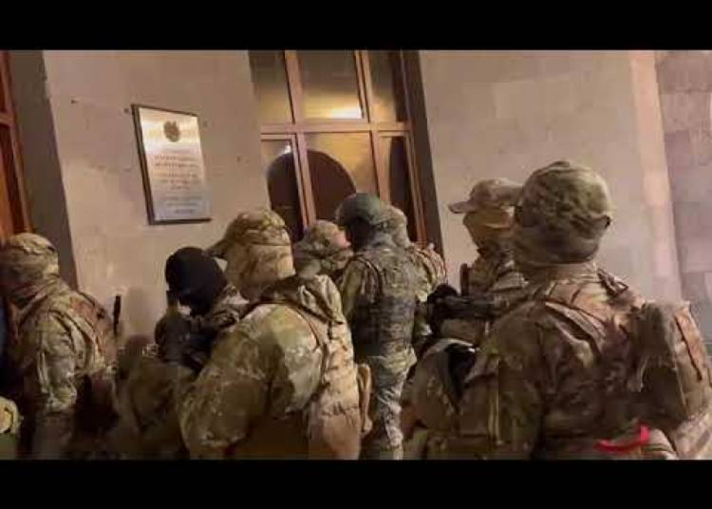 Ermənistan Xüsusi Təyinatlıları silahlı haldahökumət binasına daxil olublar - YENİLƏNİB (VİDEO)