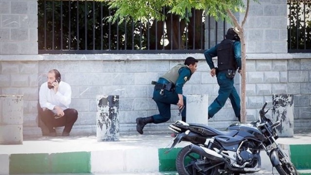 İranda polis və gənclər arasında silahlı qarşıdurma:Ölən və yaralananlar var