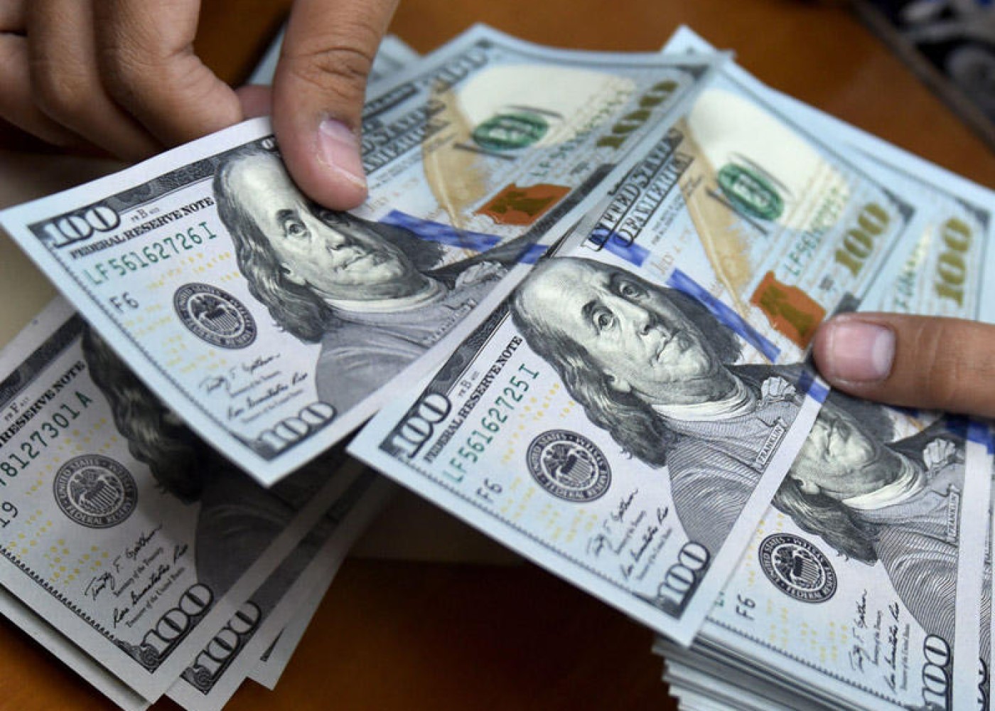 Dollara tələbin artmasının səbəbləri açıqlandı