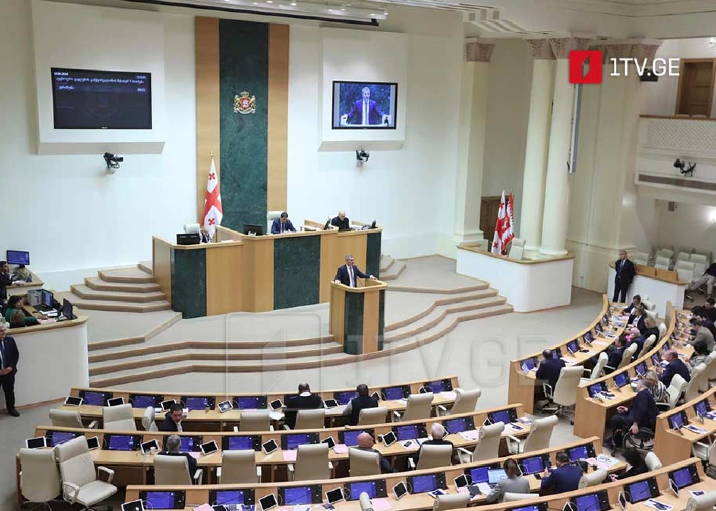 Gürcüstan parlamenti etirazlara səbəb olan qanun layihəsini qəbul etdi