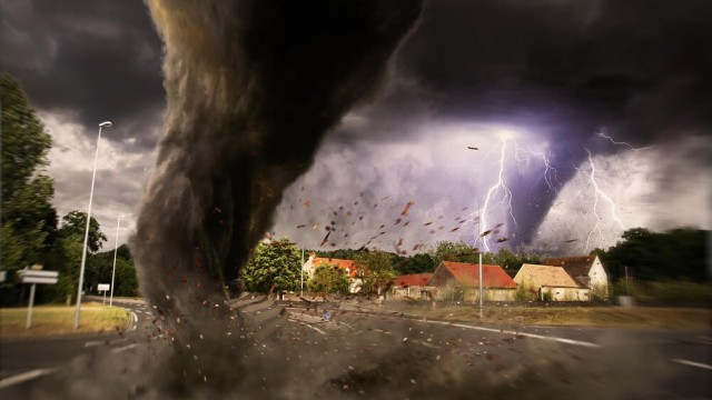 ABŞ-də güclü tornadodan görüntülər