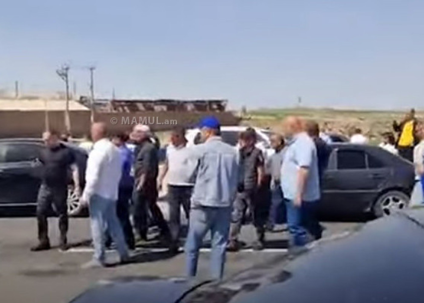 Ermənistan-İran yolunu traktorlarla bağladılar- VİDEO