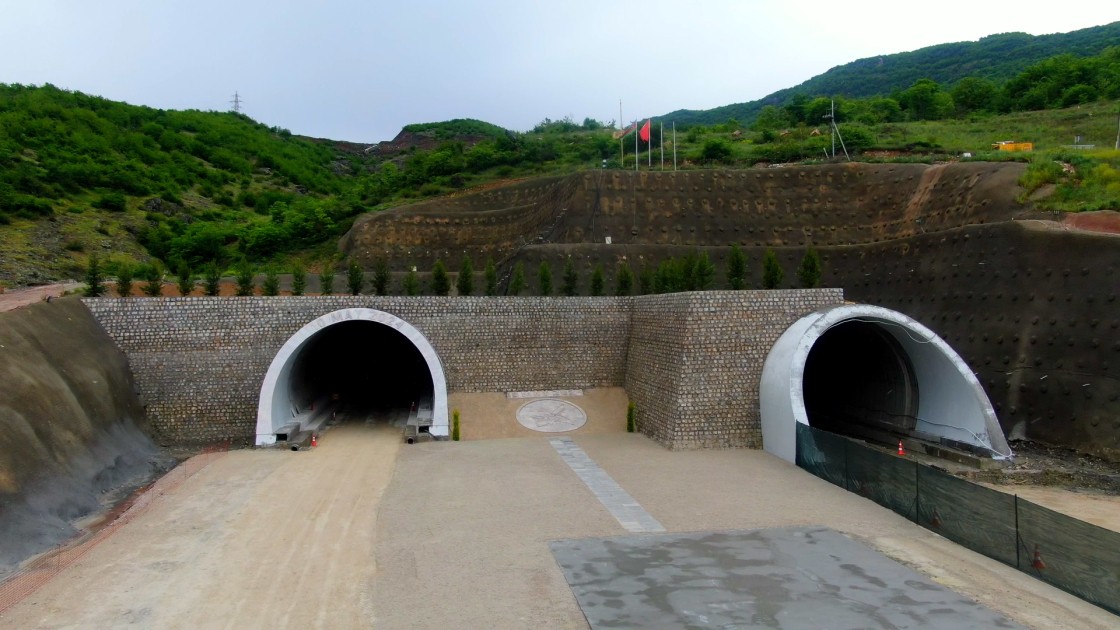 İlham Əliyev Əhmədbəyli-Füzuli-Şuşa yolundakı birinci tunelin açılışında - FOTOLAR (YENİLƏNİB)
