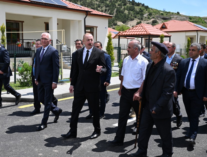 Prezident Sus kəndinə köçmüş sakinlərlə görüşdü - FOTOLAR (VİDEO)