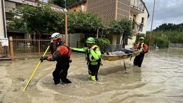 İtaliyada sel 15 nəfərin həyatına son qoydu