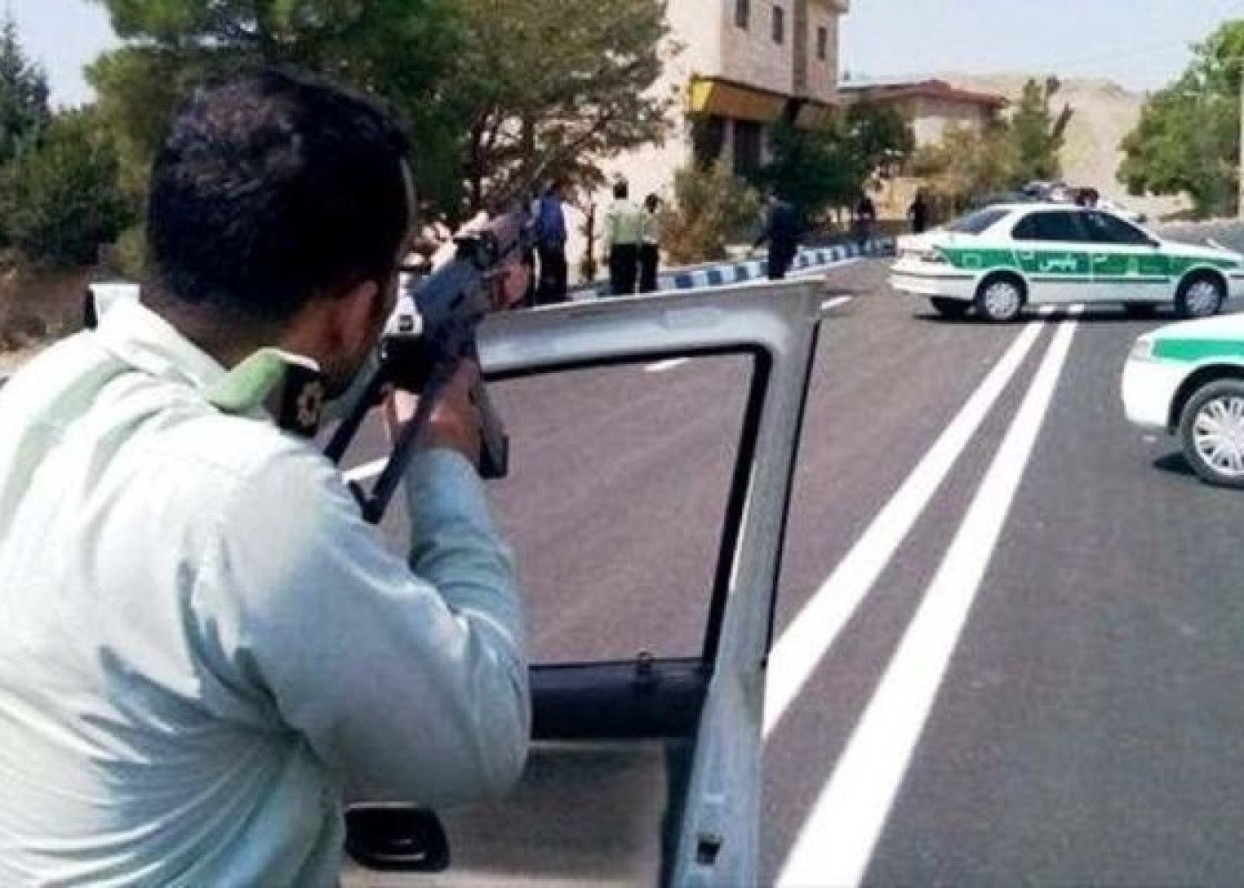 Tehranda polis məmuru güllələnərək öldürüldü