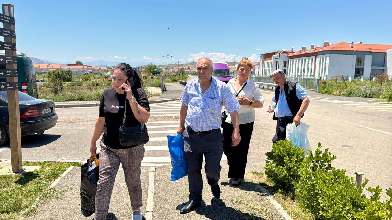 Köç karvanı Şükürbəyli kəndinə çatıb - FOTOLAR (YENİLƏNİB)