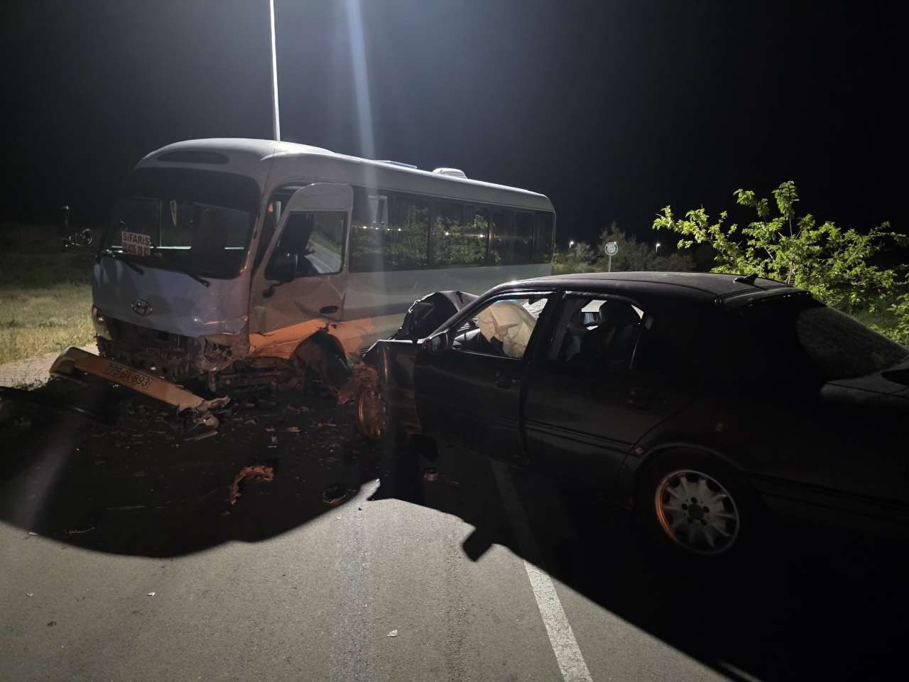 "Mercedes" avtobusla toqquşdu: Yaralananlar var