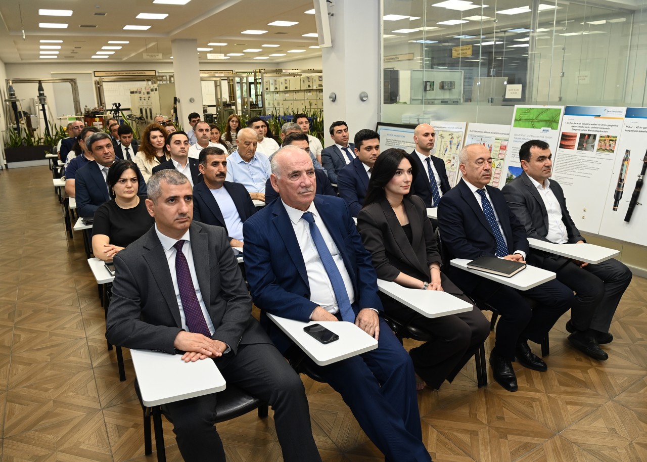 “Azərişıq” ASC-yə ISO beynəlxalq standartları üzrə sertifikatlar təqdim olunub - FOTOLAR “Azərişıq” ASC-yə ISO beynəlxalq standartları üzrə sertifikatlar təqdim olunub - FOTOLAR