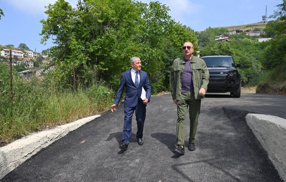 İlham Əliyev Kiçik Qaladərəsi kəndində olub, sakinlərlə görüşüb (FOTOLAR)