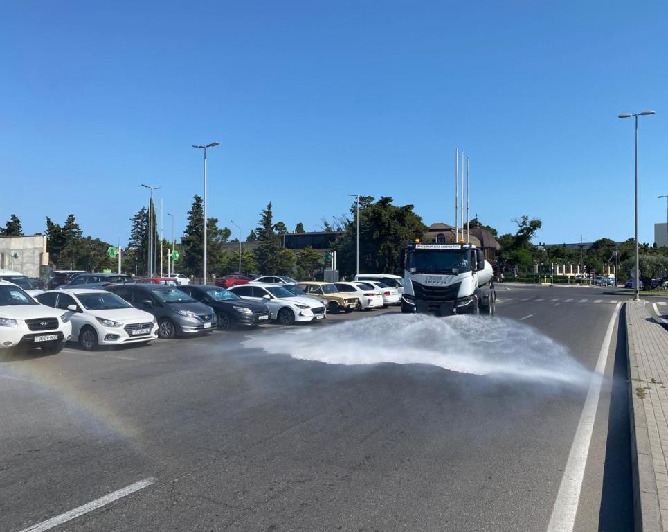 Bu gün paytaxtın 544 küçəsi yuyuldu - FOTOLAR