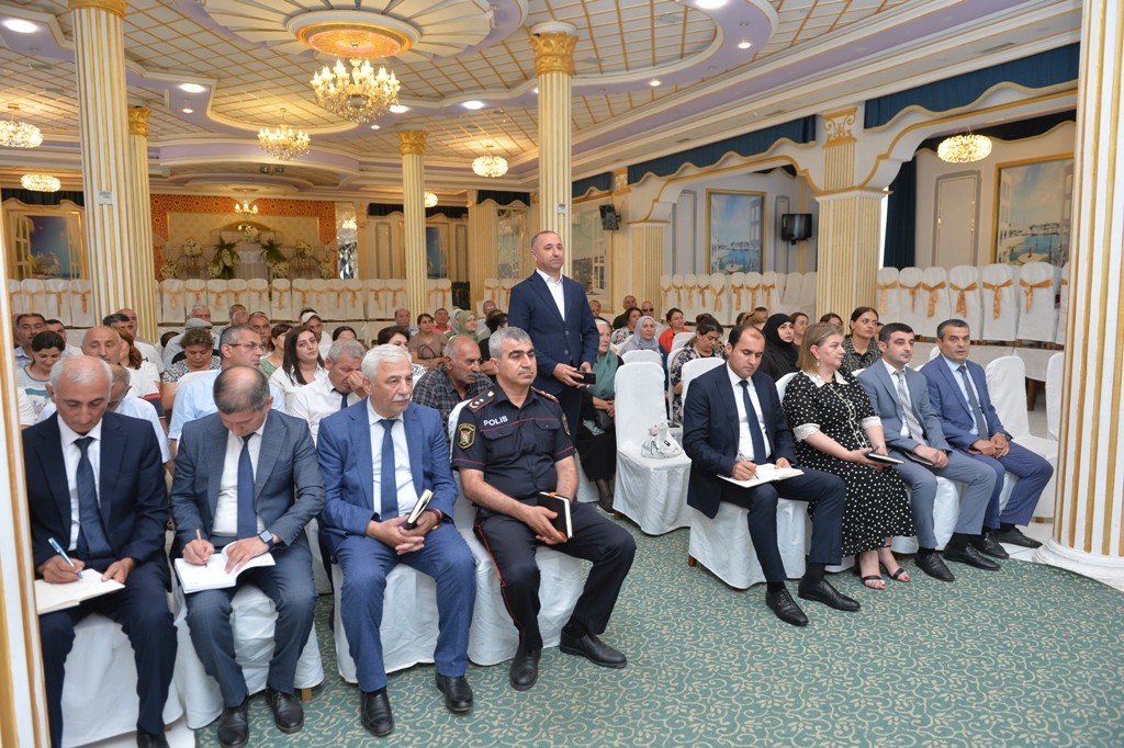 Taleh Qaraşov sakinlərin qayğı və problemlərini dinlədi - FOTOLAR