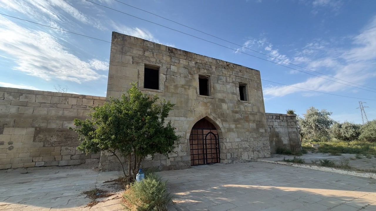Qaradağda Sanqaçal karvansarayında abadlıq işləri həyata keçirilib - FOTOLAR