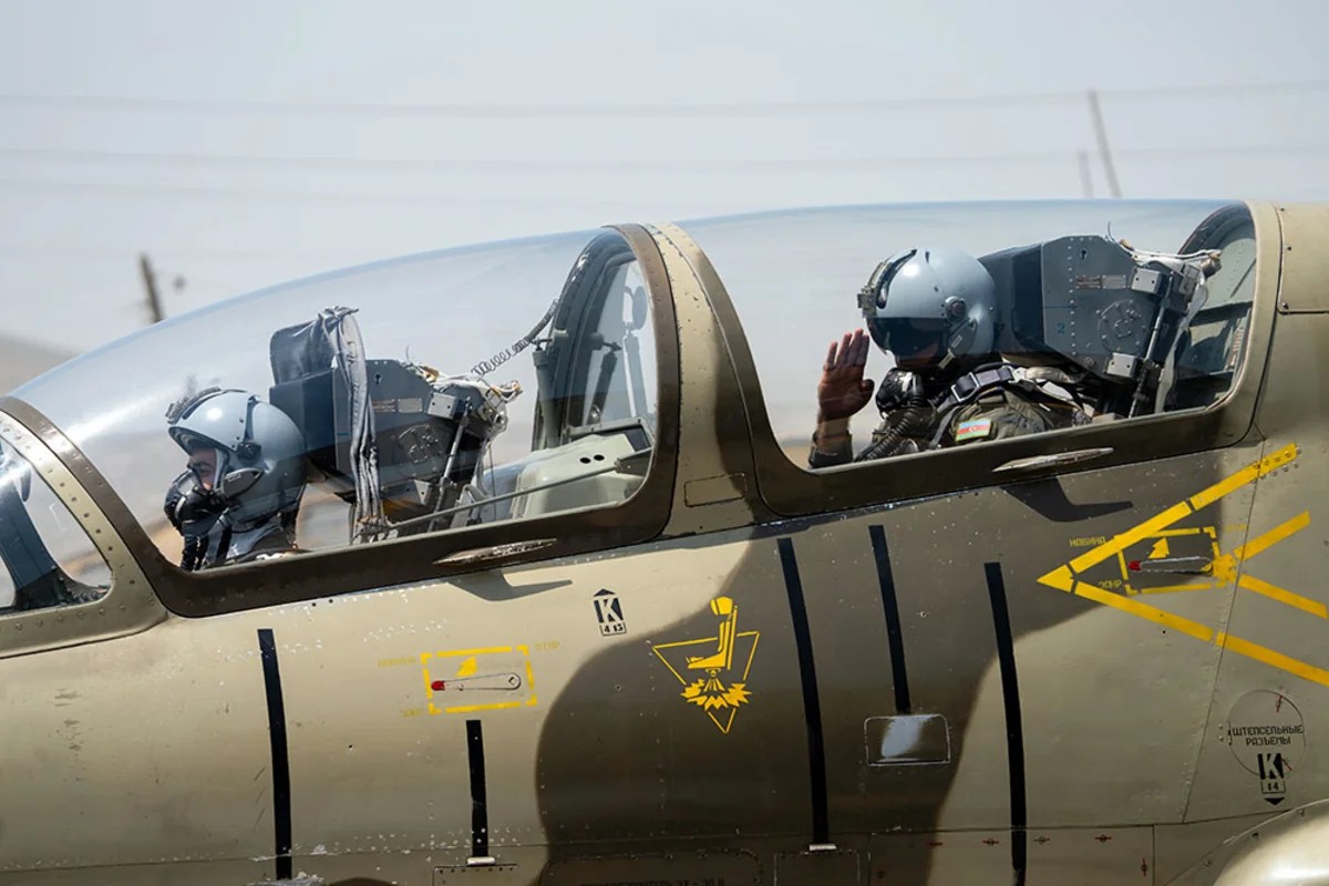 Pilotlarımız çətin döyüş manevrləri üzrə tapşırıqlar yerinə yetiriblər - FOTOLAR