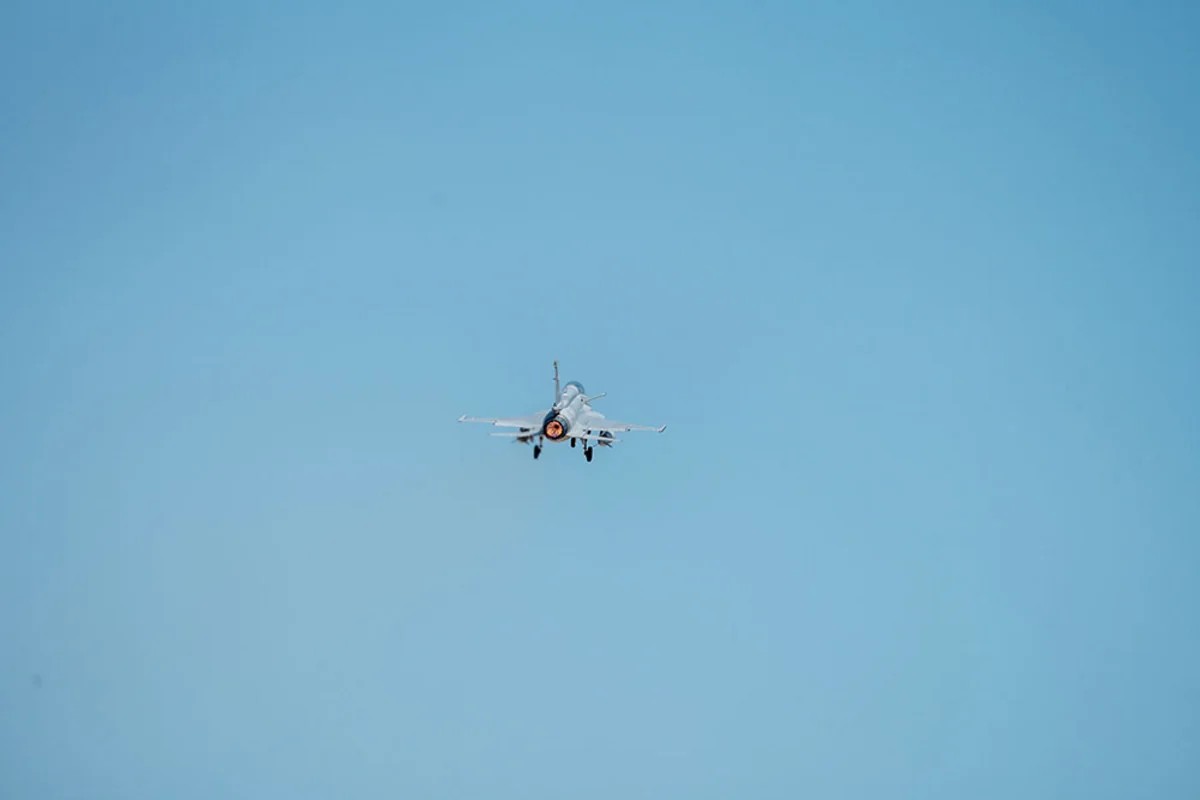 Pilotlarımız çətin döyüş manevrləri üzrə tapşırıqlar yerinə yetiriblər - FOTOLAR