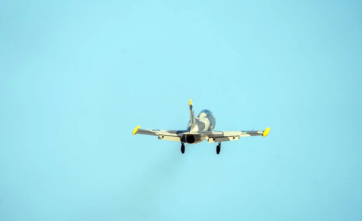 Pilotlarımız çətin döyüş manevrləri üzrə tapşırıqlar yerinə yetiriblər - FOTOLAR