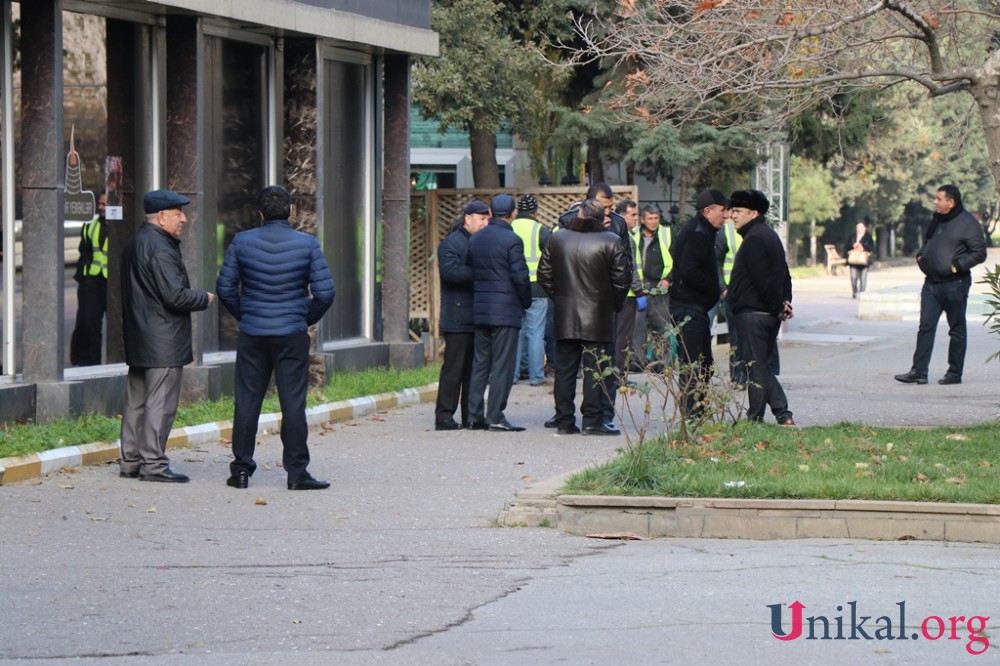 "Atatürk" parkında yenidənqurma işlərinə başlanıldı - FOTOLAR