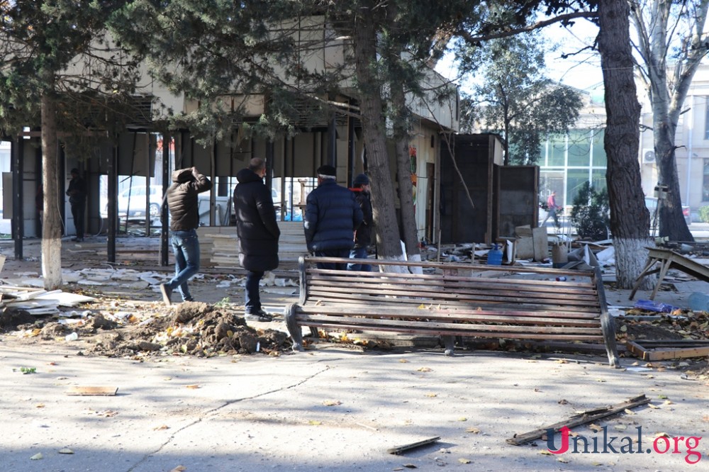 "Atatürk" parkında yenidənqurma işlərinə başlanıldı - FOTOLAR