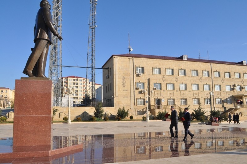 Qaradağda Heydər Əliyevin anım gününə həsr olunmuş tədbir keçirilib - FOTO