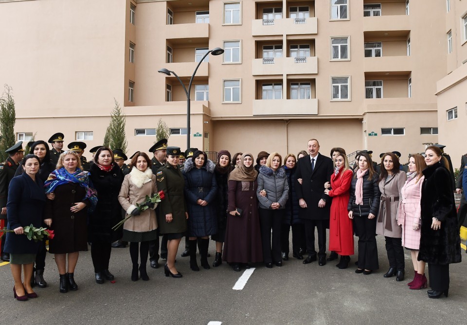 Prezidentin hərbçilərə ev verməsi sevinclə qarşılandı - FOTOLAR