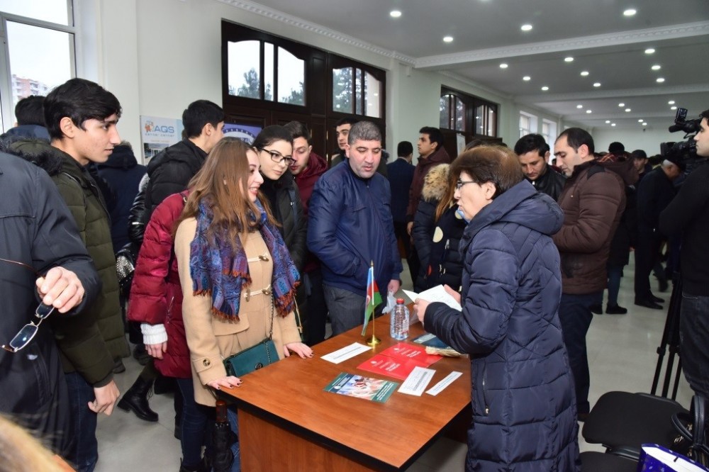 Sumqayıtda işsizlər üçün əmək yarmarkası keçirilib - FOTO