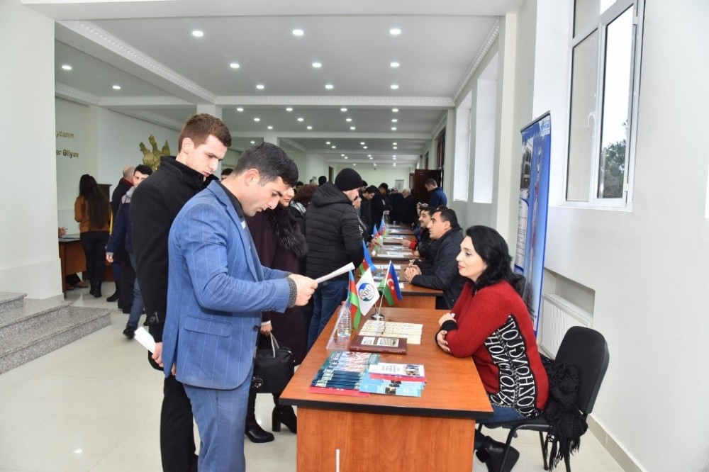 Sumqayıtda işsizlər üçün əmək yarmarkası keçirilib - FOTO