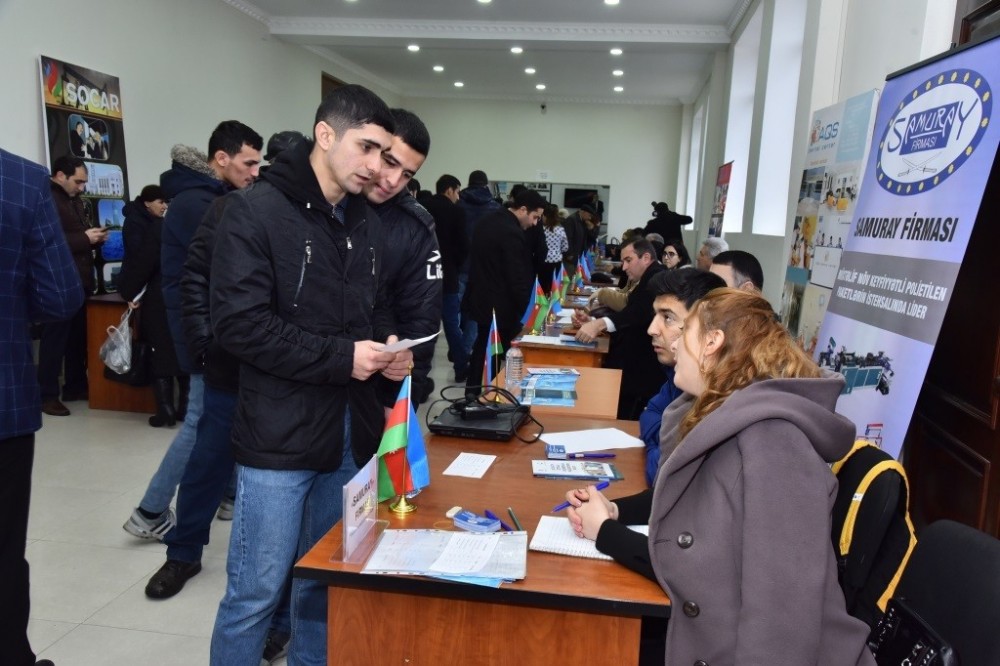 Sumqayıtda işsizlər üçün əmək yarmarkası keçirilib - FOTO