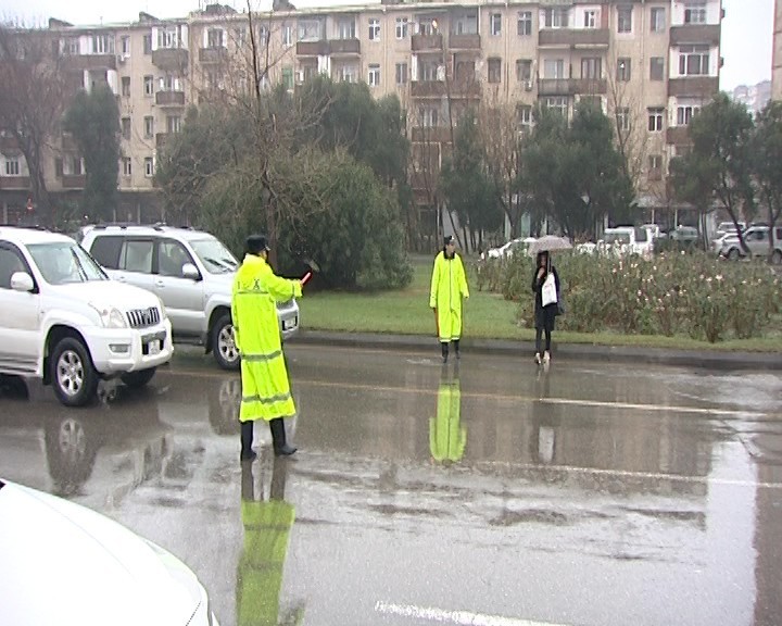 Hava şəraitinə görə yollarda nəzarət gücləndirildi - Nazirlikdən AÇIQLAMA (FOTO)