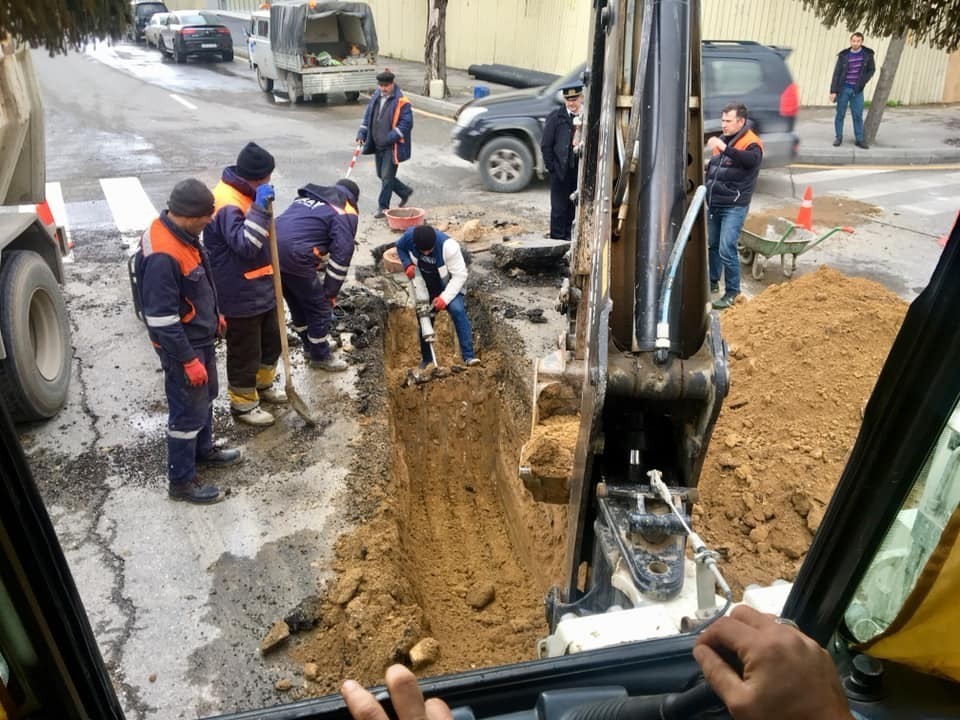 Yeni yağış-kanalizasiya xətləri çəkilir - FOTO