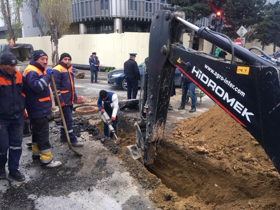 Yeni yağış-kanalizasiya xətləri çəkilir - FOTO