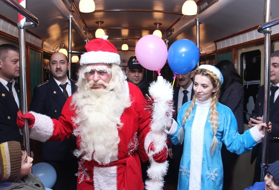 Şaxta baba və Qar qızın metro görüşləri başa çatdı - FOTOLAR