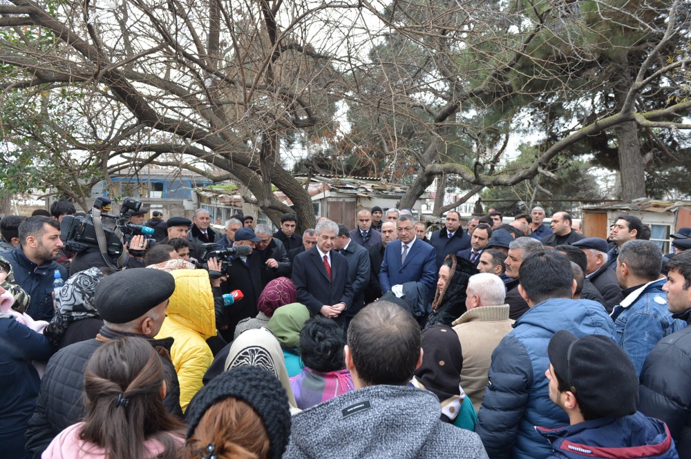 Məmurlar yanan yataqxanada - FOTOLAR