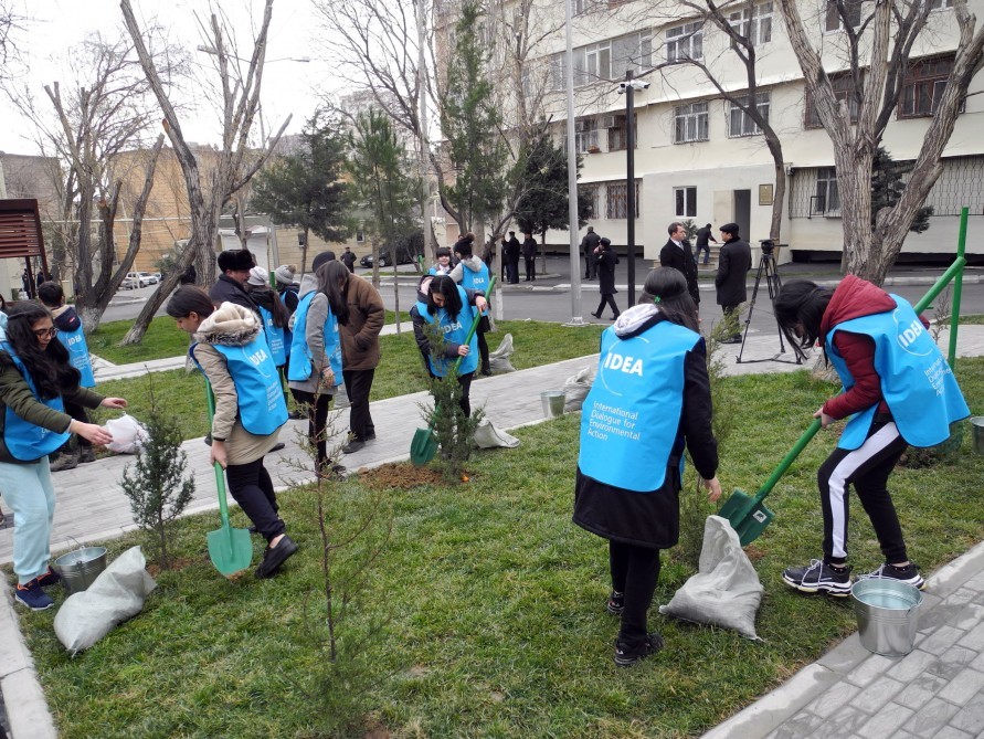 Abadlaşdırılan növbəti həyət istifadəyə verildi - FOTOLAR