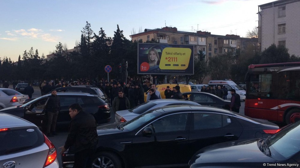 Bakıda zəncirvari qəza: 4 maşın bir-birinə çırpıldı (FOTO)