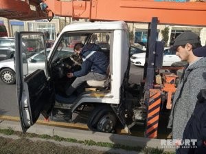 Ticarət Mərkəzinin qarşısında "Bakubus" qəza törətdi