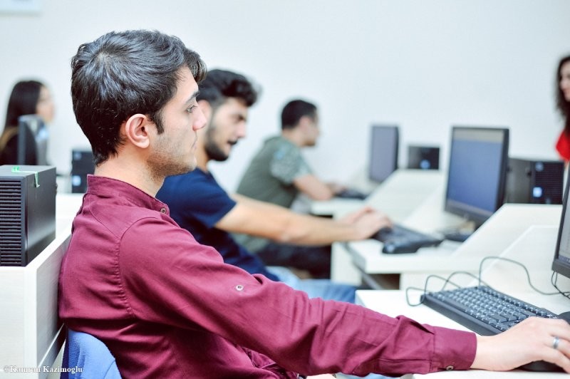 Qərbi Kaspi Universitetində qış imtahan sessiyası davam edir - FOTO