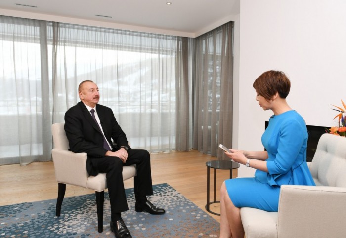 Prezident Rusiya və Çin kanalına müsahibə verib - FOTOLAR