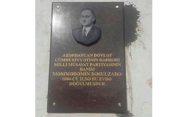 Bu da Rəsulzadənin yeni barelyefi - FOTO