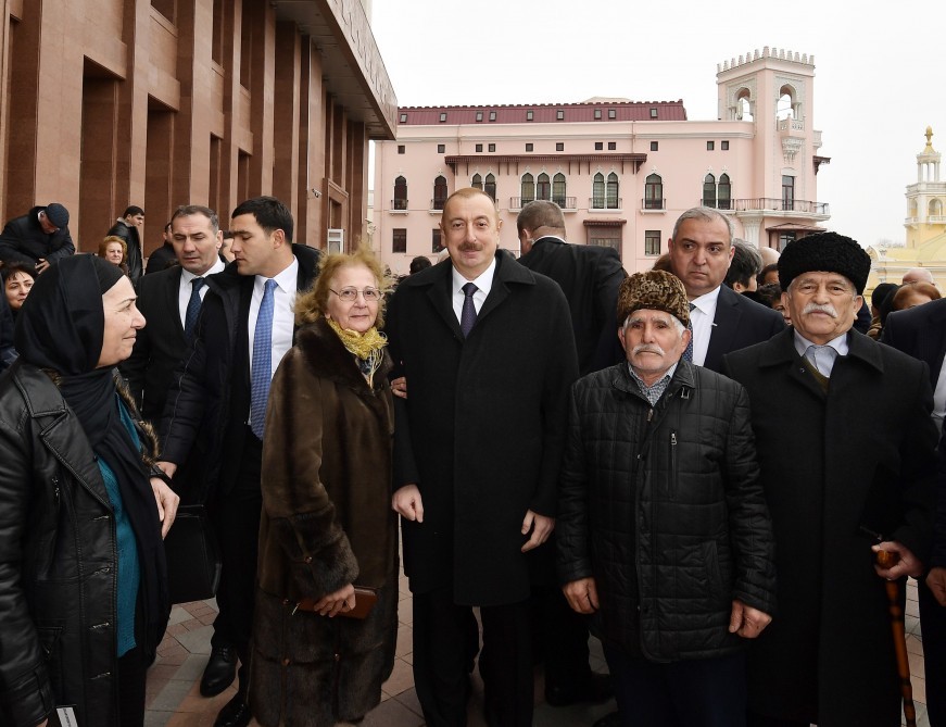 Prezident şəhid anasını ayağa qalxmağa qoymadı - FOTOLAR