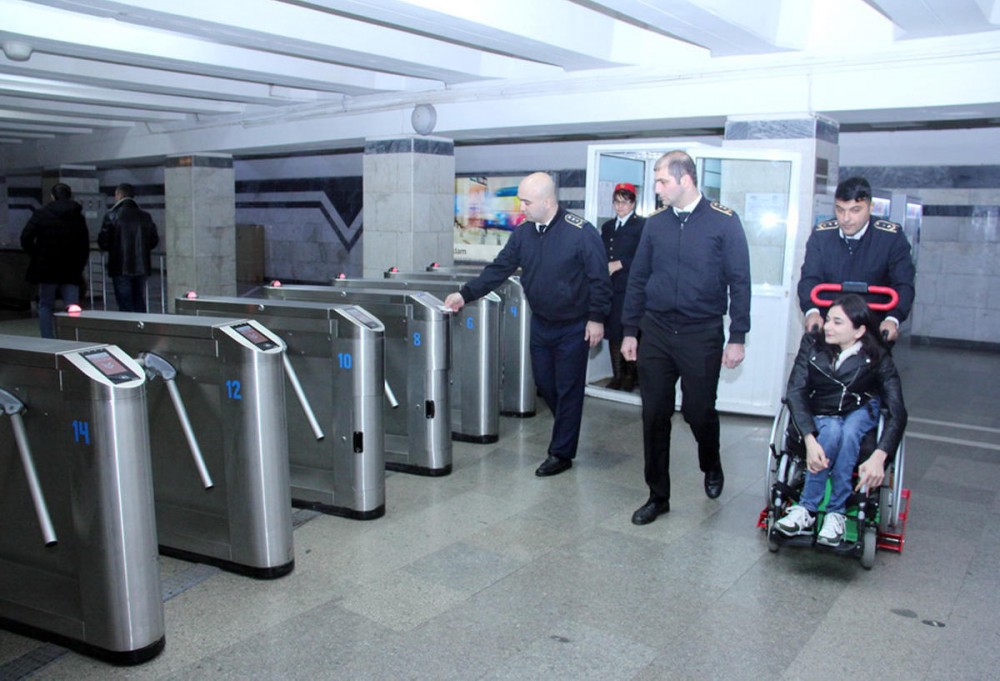 "Bakı metropoliteni"ndə İLK - Vaqonlarda əlillər üçün əlavə yerlər quraşdırılırır (FOTO)