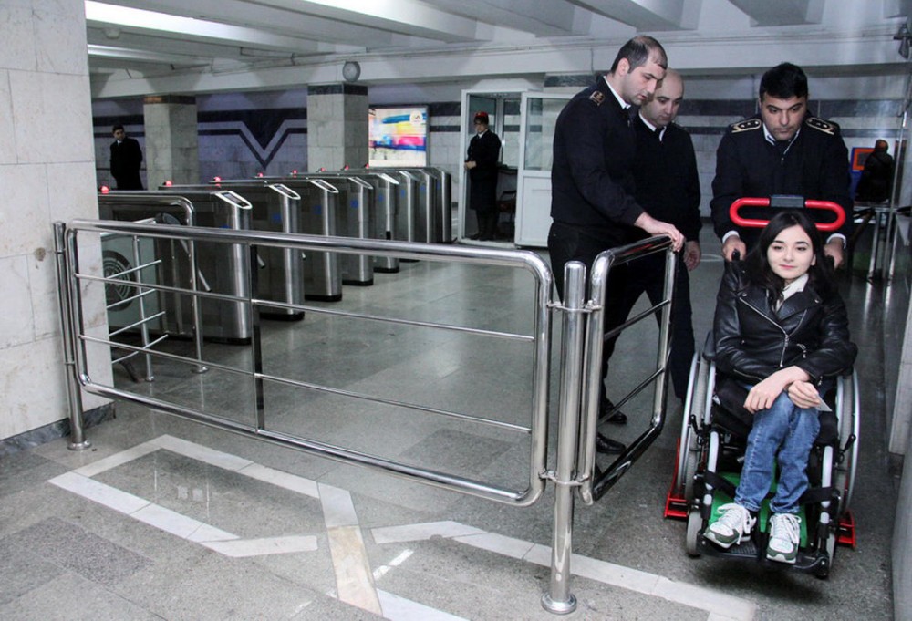 "Bakı metropoliteni"ndə İLK - Vaqonlarda əlillər üçün əlavə yerlər quraşdırılırır (FOTO)