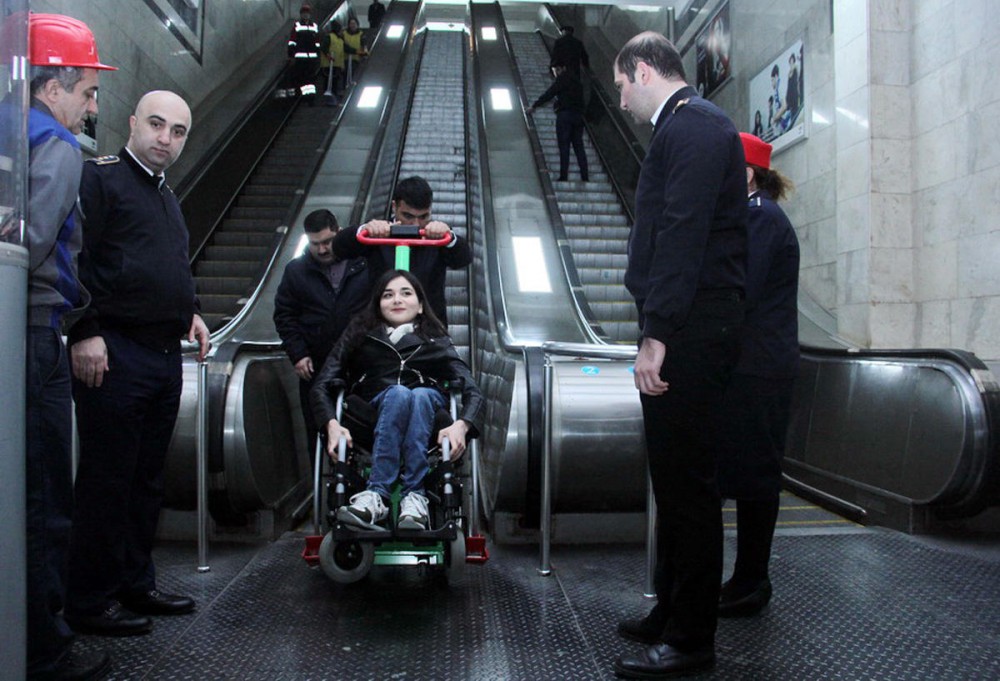 "Bakı metropoliteni"ndə İLK - Vaqonlarda əlillər üçün əlavə yerlər quraşdırılırır (FOTO)