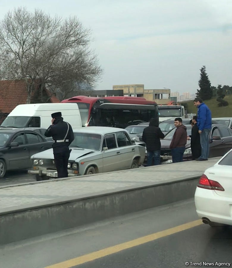 Bakı-Sumqayıt yolunda qəza tıxaca səbəb oldu - FOTO