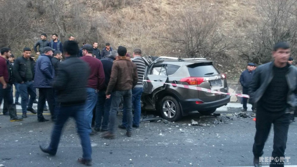 TIR minik avtomobiliylə toqquşdu: ölən və yaralanan var - FOTO